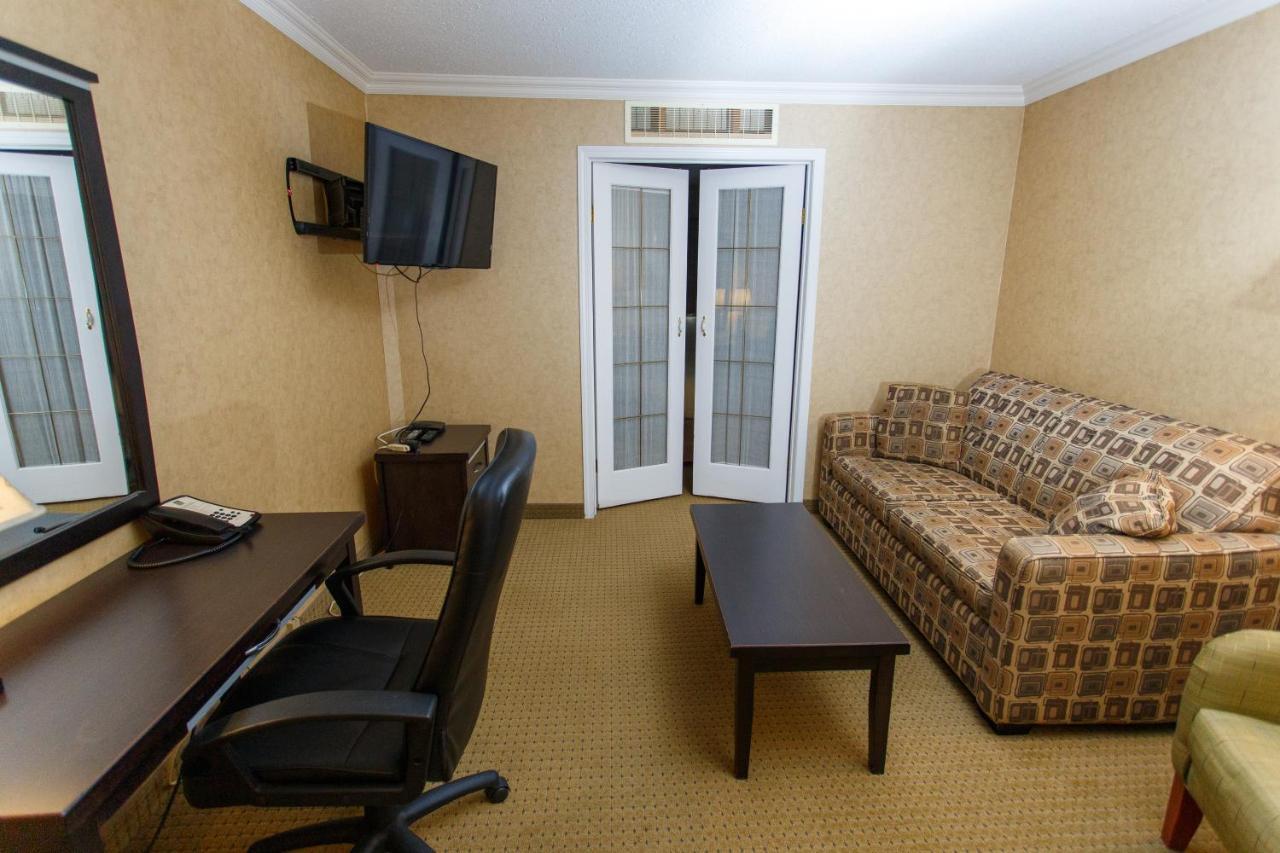 The George Dawson Inn & Conference Centre Dawson Creek Εξωτερικό φωτογραφία