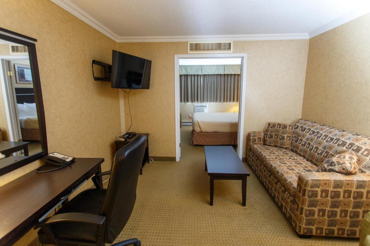 The George Dawson Inn & Conference Centre Dawson Creek Εξωτερικό φωτογραφία