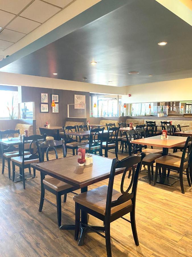The George Dawson Inn & Conference Centre Dawson Creek Εξωτερικό φωτογραφία