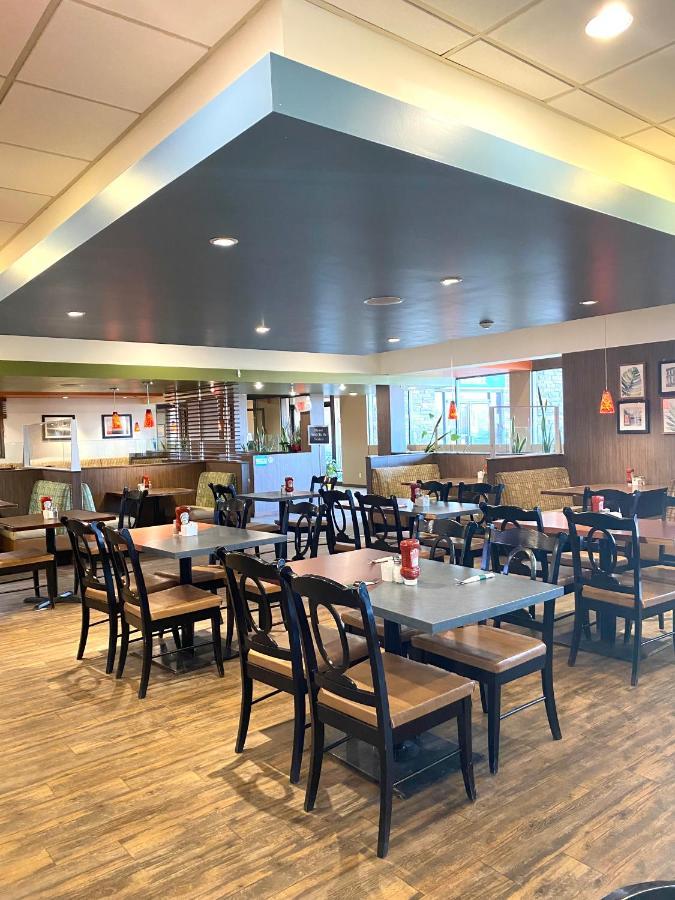 The George Dawson Inn & Conference Centre Dawson Creek Εξωτερικό φωτογραφία