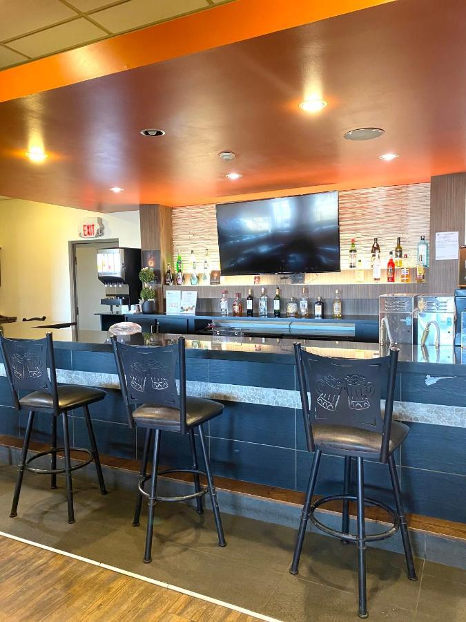 The George Dawson Inn & Conference Centre Dawson Creek Εξωτερικό φωτογραφία