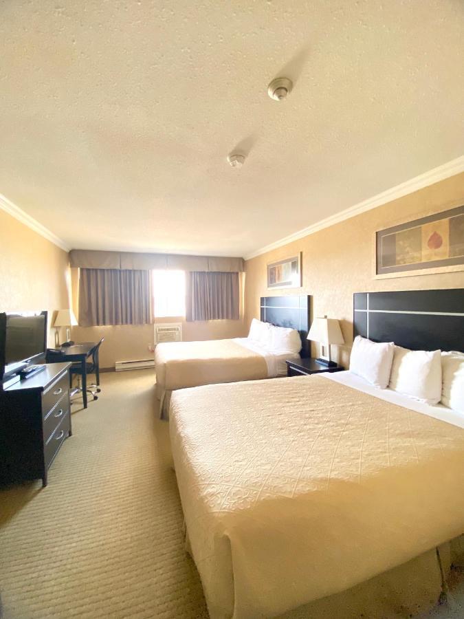 The George Dawson Inn & Conference Centre Dawson Creek Εξωτερικό φωτογραφία